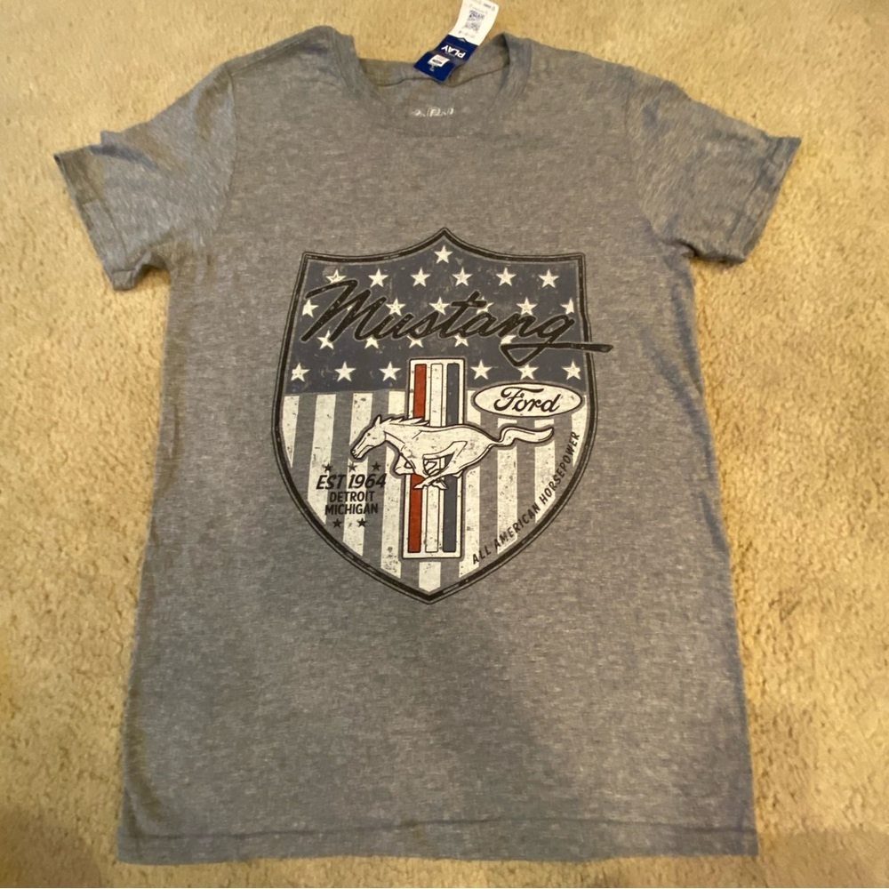 Tee Luv Ford Mustang gray men’s small tshirt NWT
